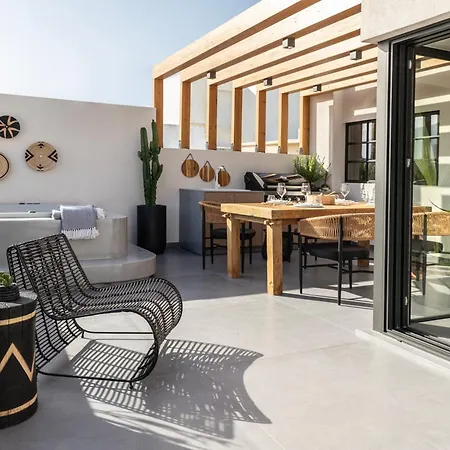 The With Outdoor Hot Tub Apartment *
