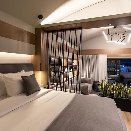 The With Outdoor Hot Tub Apartment